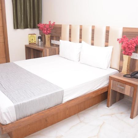 Hotel Golden Oasis - A Well Hygiene Property Paharganj Kültér fotó