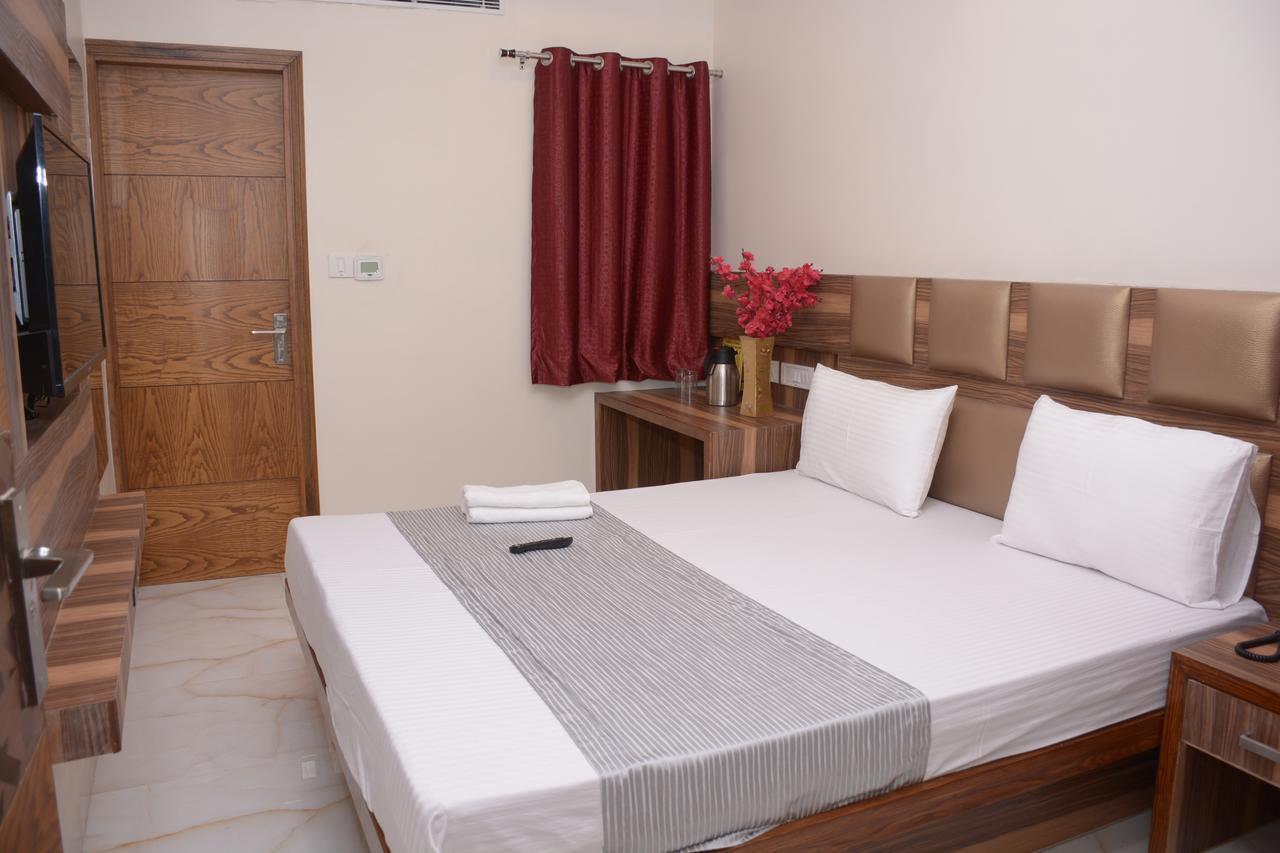 Hotel Golden Oasis - A Well Hygiene Property Paharganj Kültér fotó