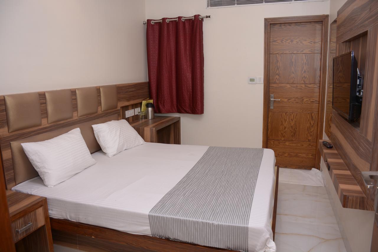 Hotel Golden Oasis - A Well Hygiene Property Paharganj Kültér fotó