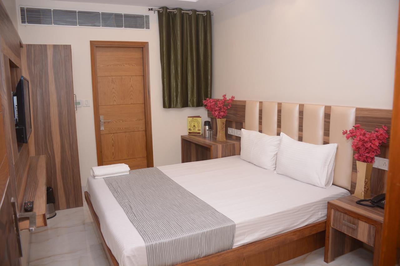 Hotel Golden Oasis - A Well Hygiene Property Paharganj Kültér fotó