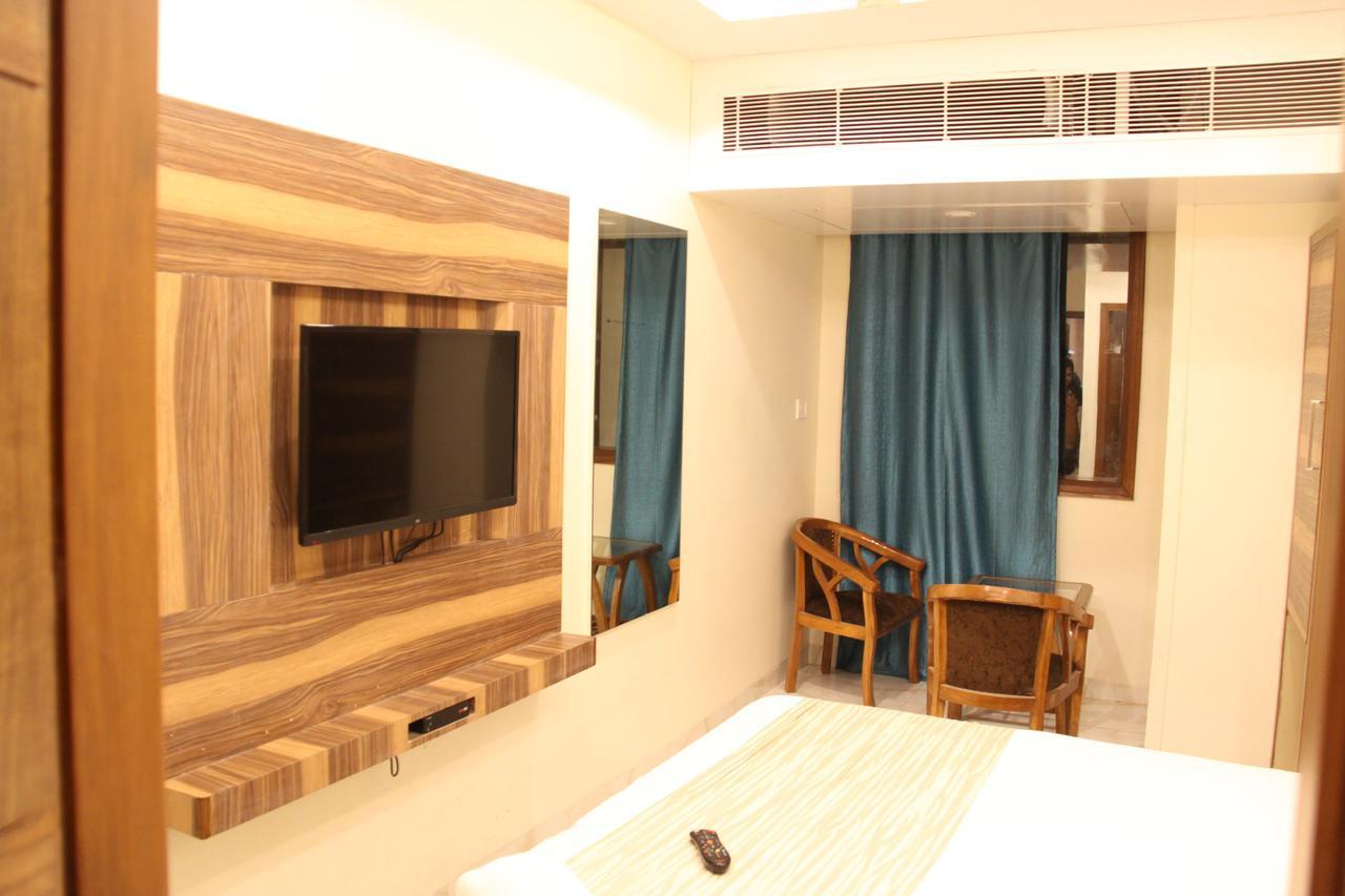 Hotel Golden Oasis - A Well Hygiene Property Paharganj Kültér fotó
