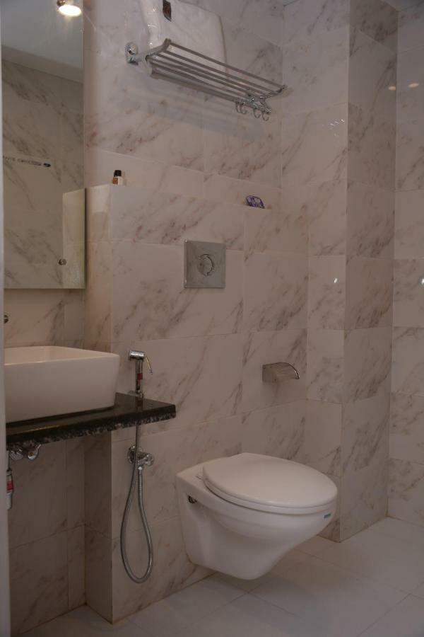 Hotel Golden Oasis - A Well Hygiene Property Paharganj Kültér fotó